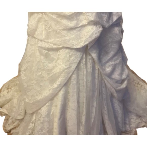 Jacquelin Exclusive Ivory Lace Gown with Silver/Crystal detail - Picture 7 of 14